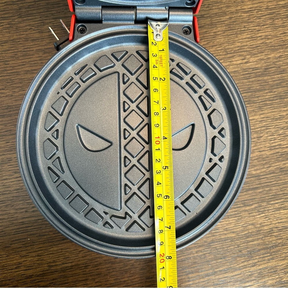 Marvel Deadpool Wafflemaker - Picture 4 of 4